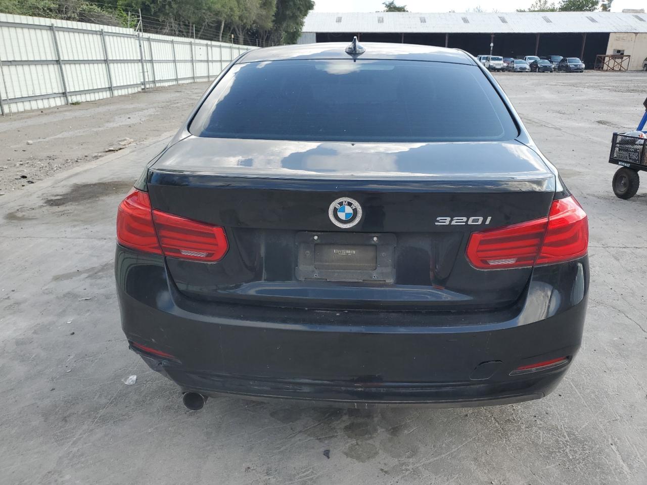 2016 BMW 320 I vin: WBA8A9C59GK616206