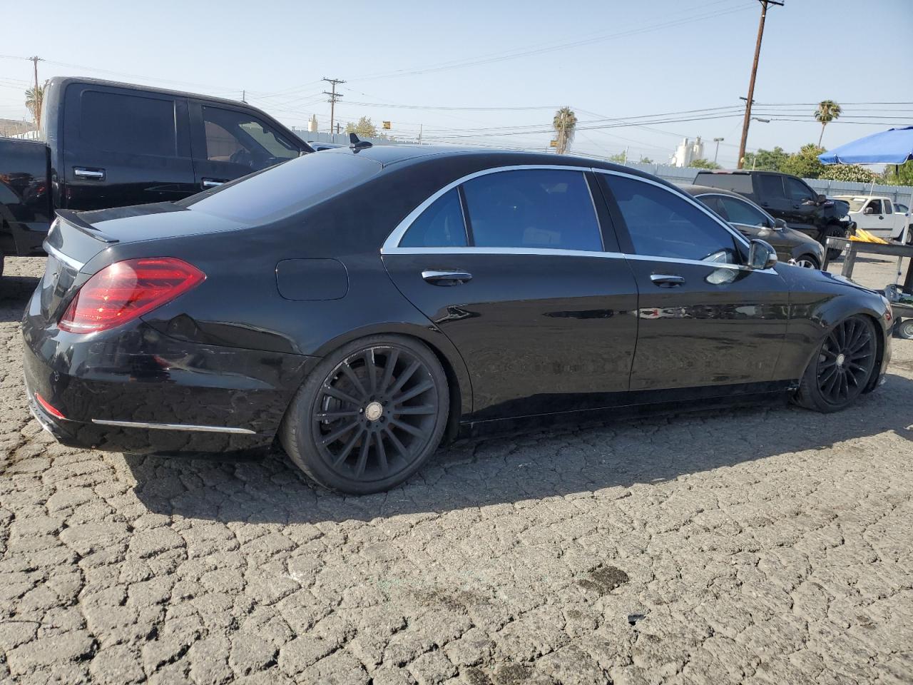 2019 Mercedes-Benz S 560 vin: WDDUG8DBXKA439359