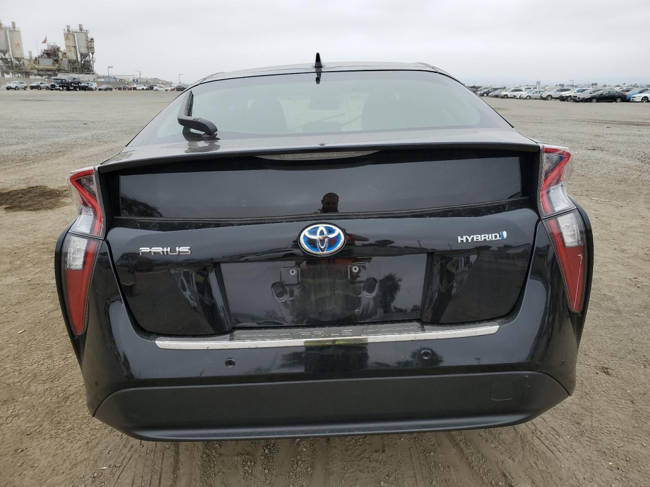 JTDKBRFU3J3586355 2018 Toyota Prius