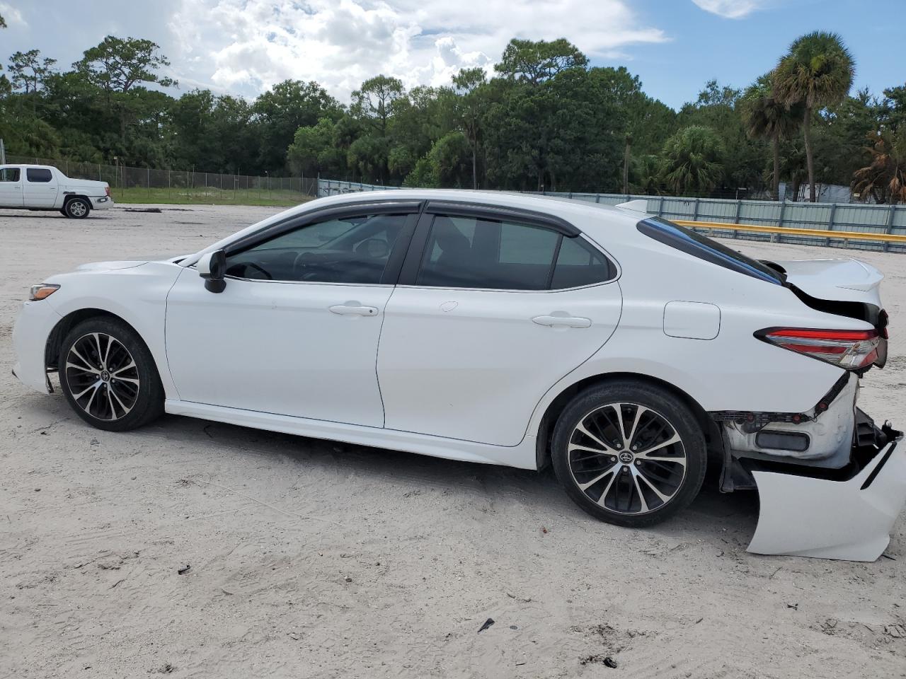 2019 Toyota Camry L vin: 4T1B11HKXKU720172