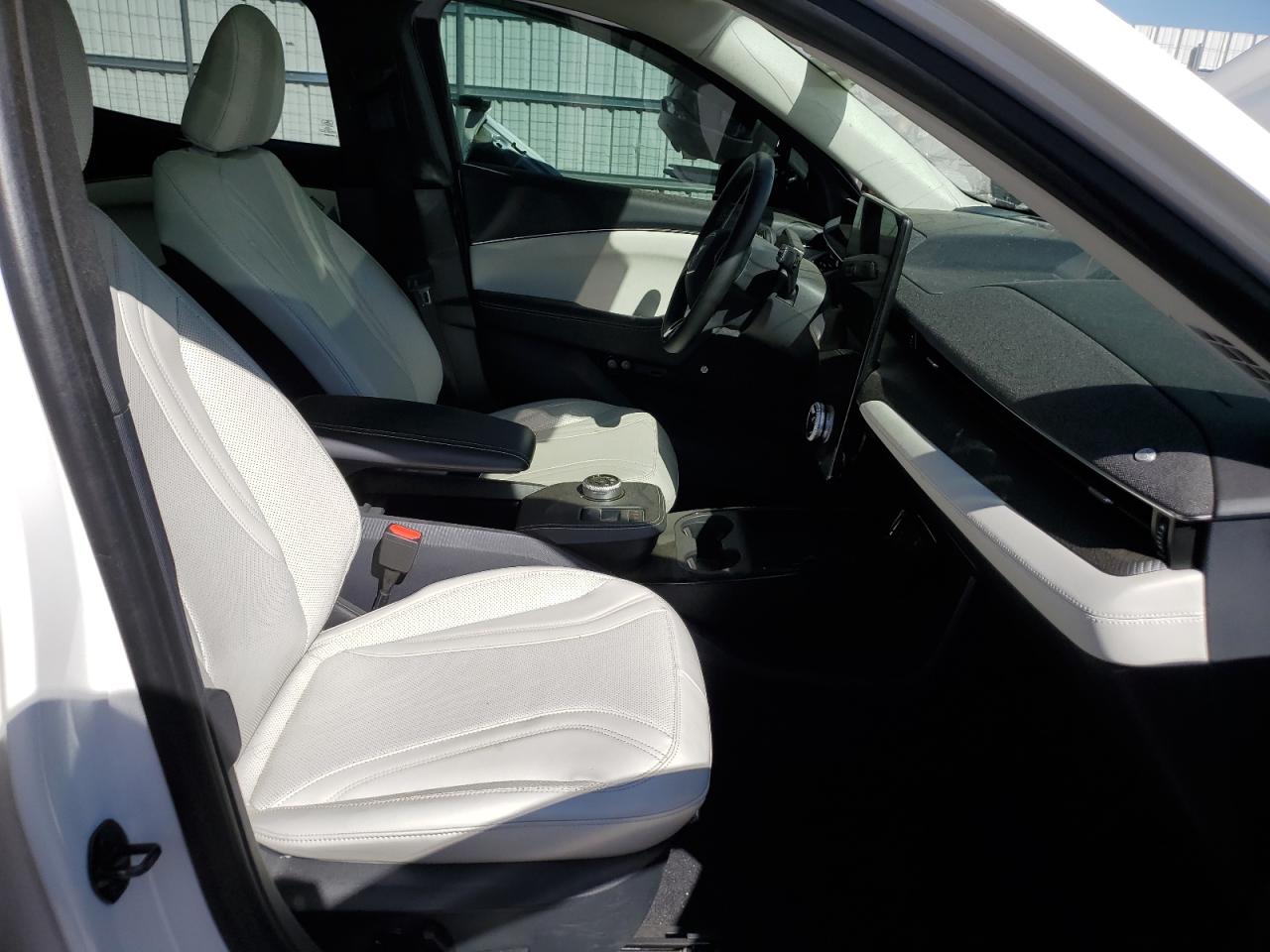 3FMTK3SUXNMA03643 2022 Ford Mustang Mach-E Premium