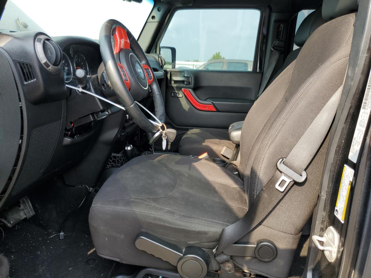 1C4HJWDG1FL692142 2015 Jeep Wrangler Unlimited Sport