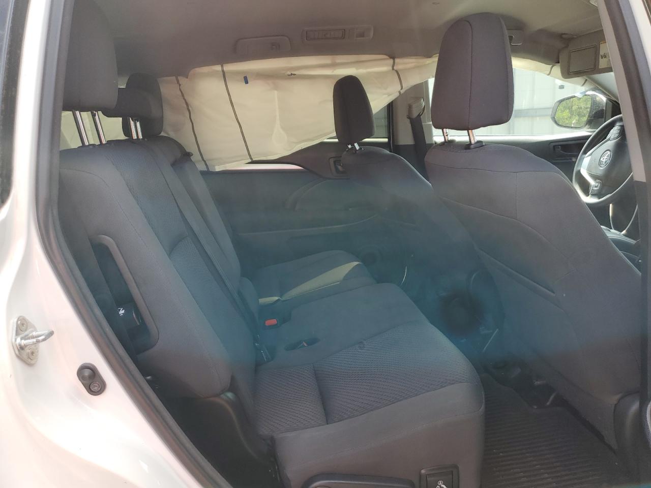 5TDZARFH3GS022703 2016 Toyota Highlander Le