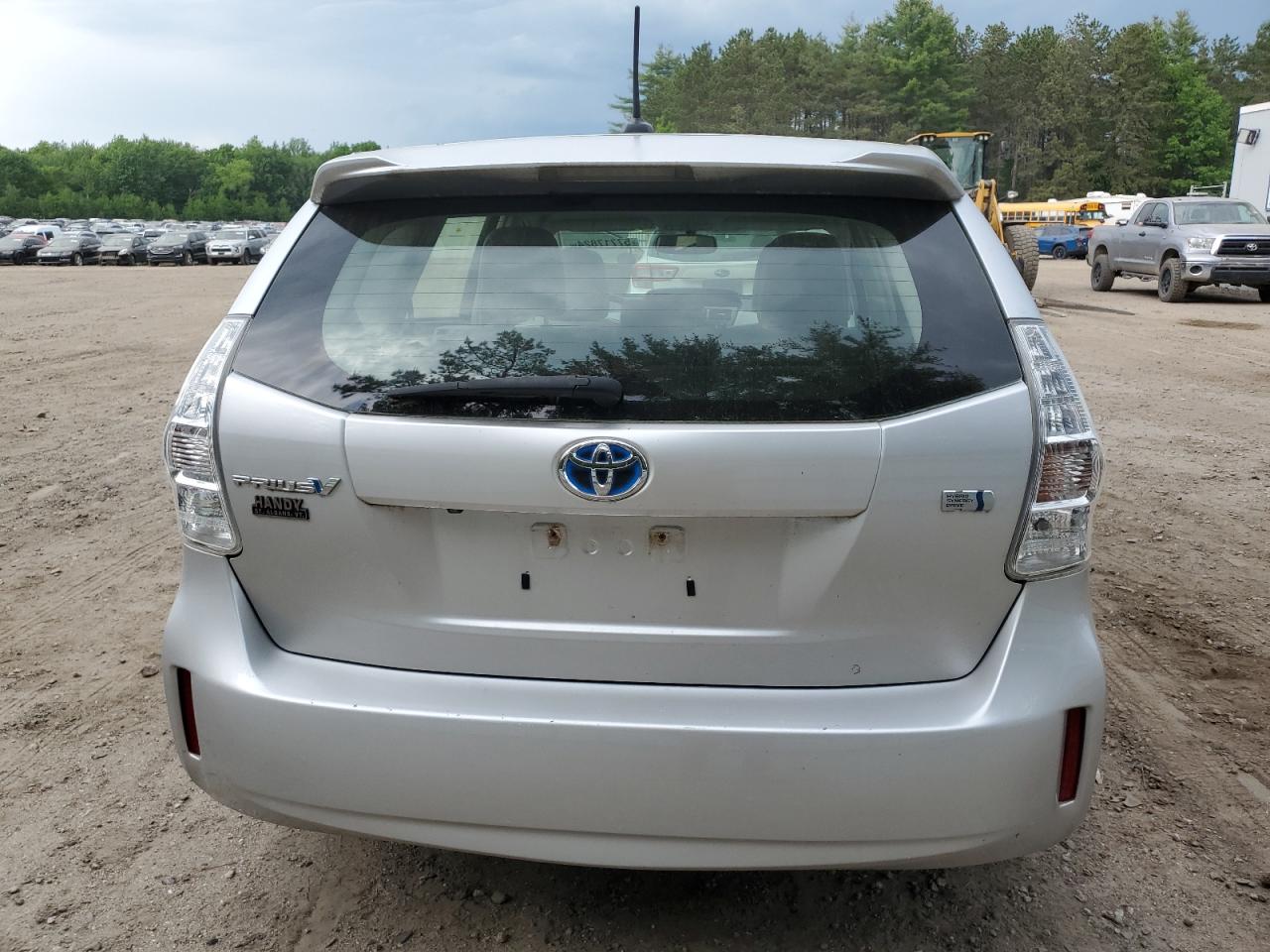 JTDZN3EU2C3019318 2012 Toyota Prius V