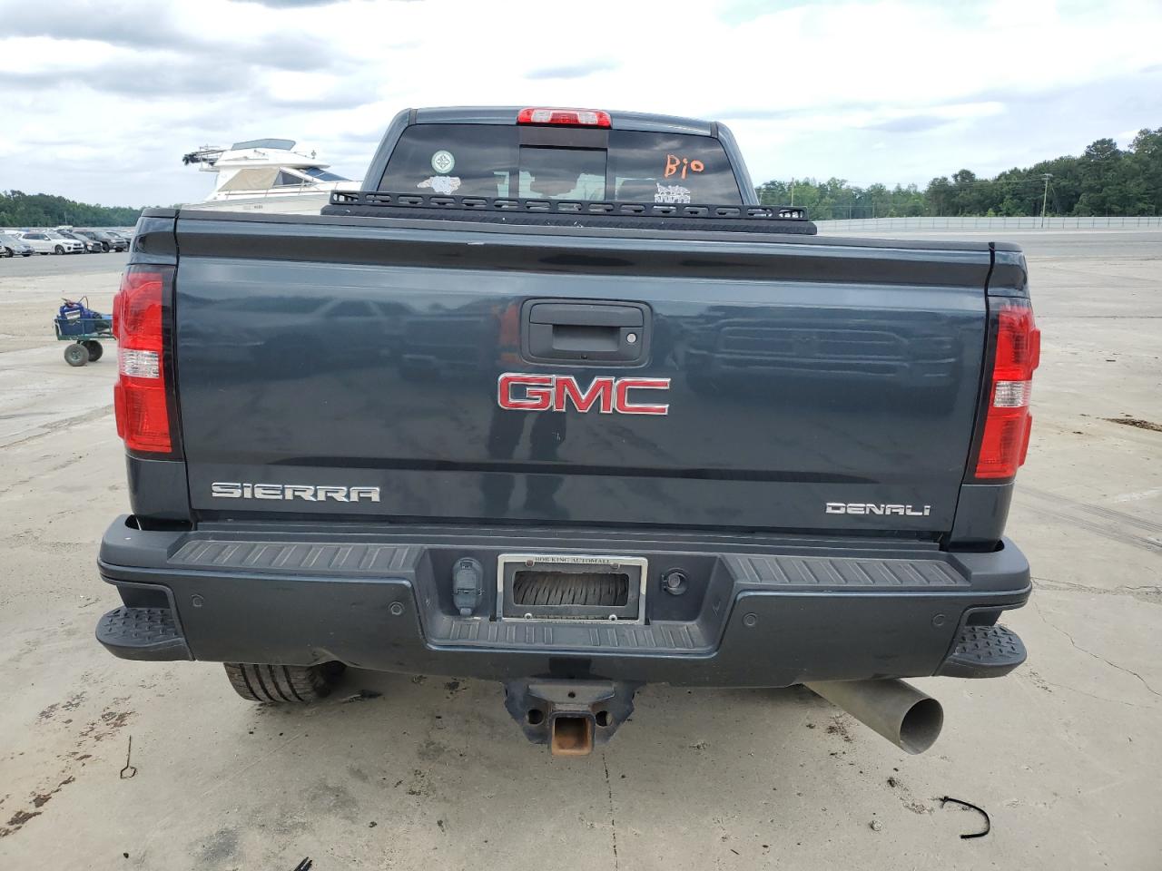 1GT12UEY0JF133831 2018 GMC Sierra K2500 Denali