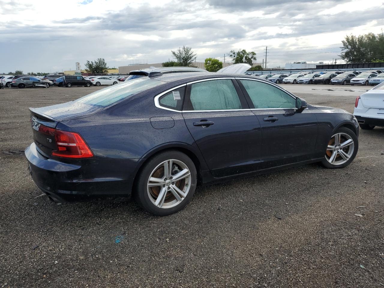 YV1102AK7H1009536 2017 Volvo S90 T5 Momentum