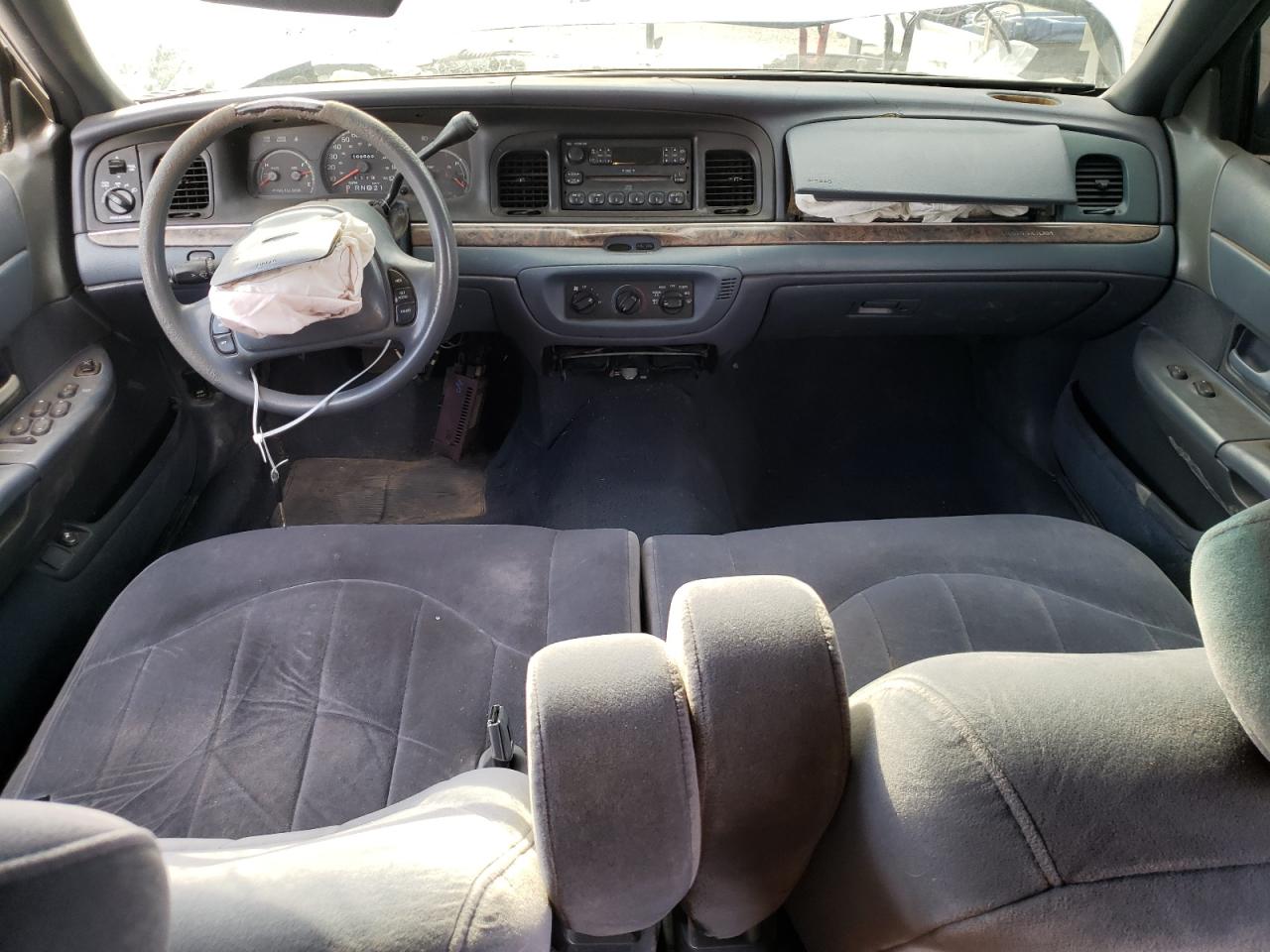 2FAFP73W9XX162662 1999 Ford Crown Victoria