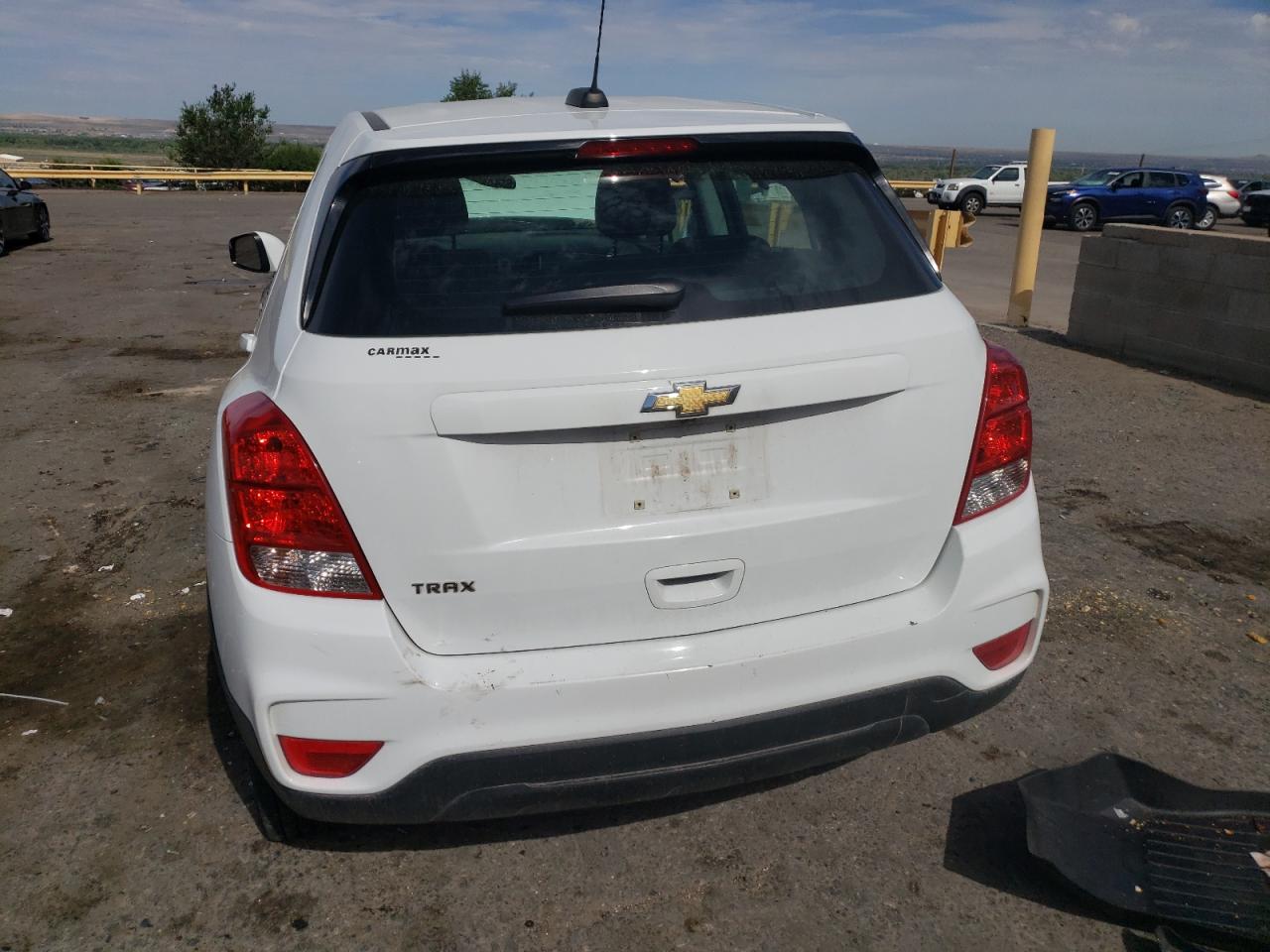 KL7CJKSB0JB623612 2018 Chevrolet Trax Ls