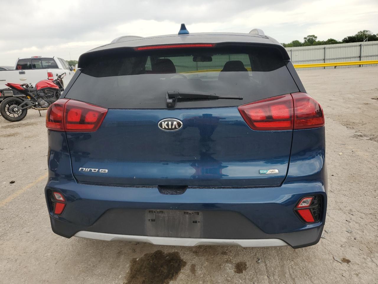 KNDCB3LC8L5396085 2020 Kia Niro Lx