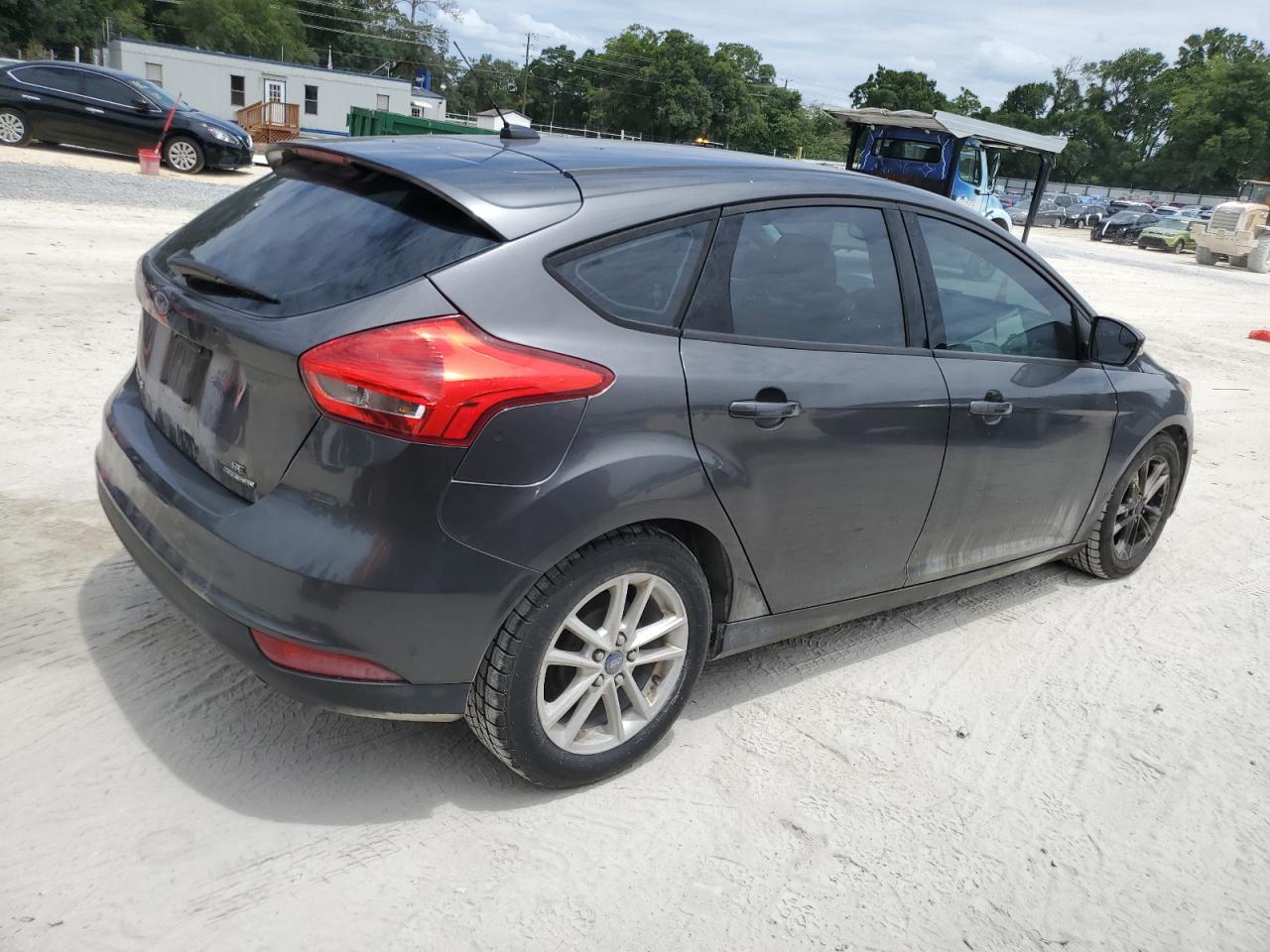 2015 Ford Focus Se vin: 1FADP3K22FL365970