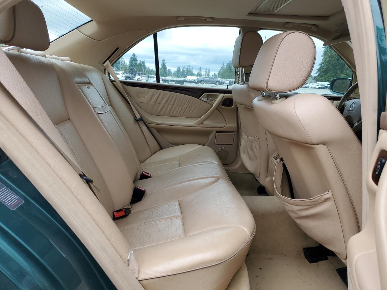 WDBJF82J4YX036380 2000 Mercedes-Benz E 320 4Matic