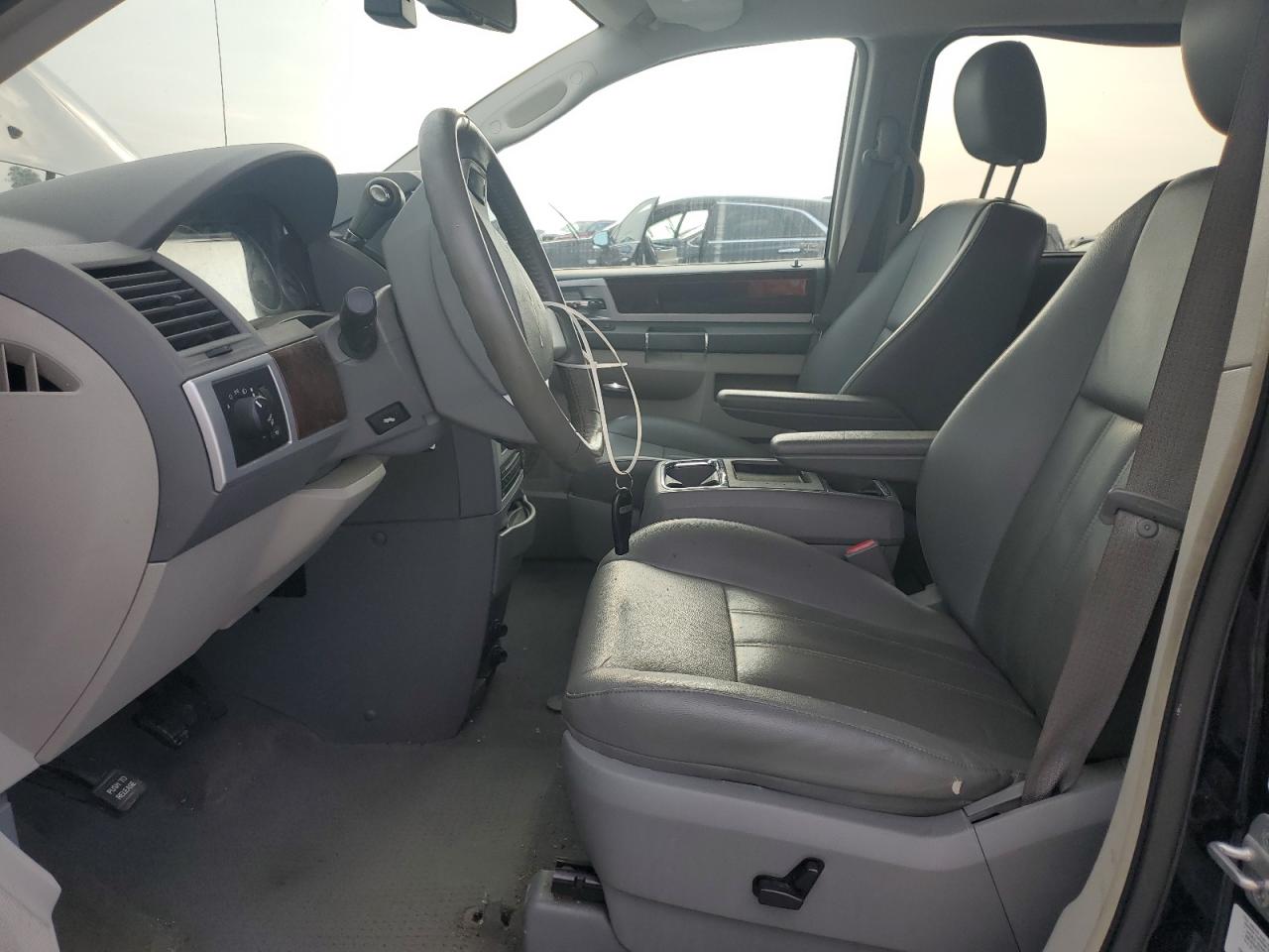 2A4RR5D12AR152568 2010 Chrysler Town & Country Touring