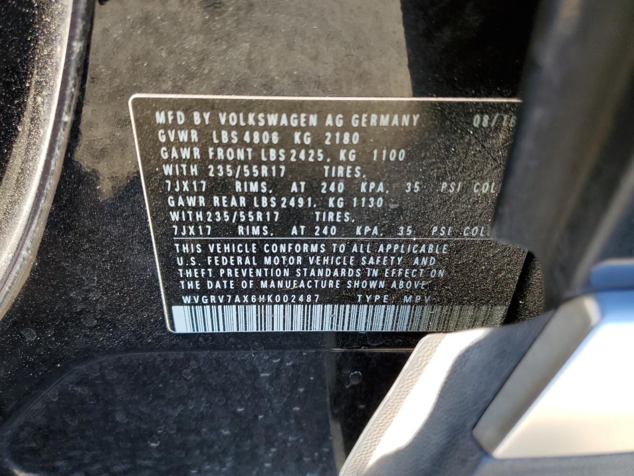 WVGRV7AX6HK002487 2017 Volkswagen Tiguan Wolfsburg