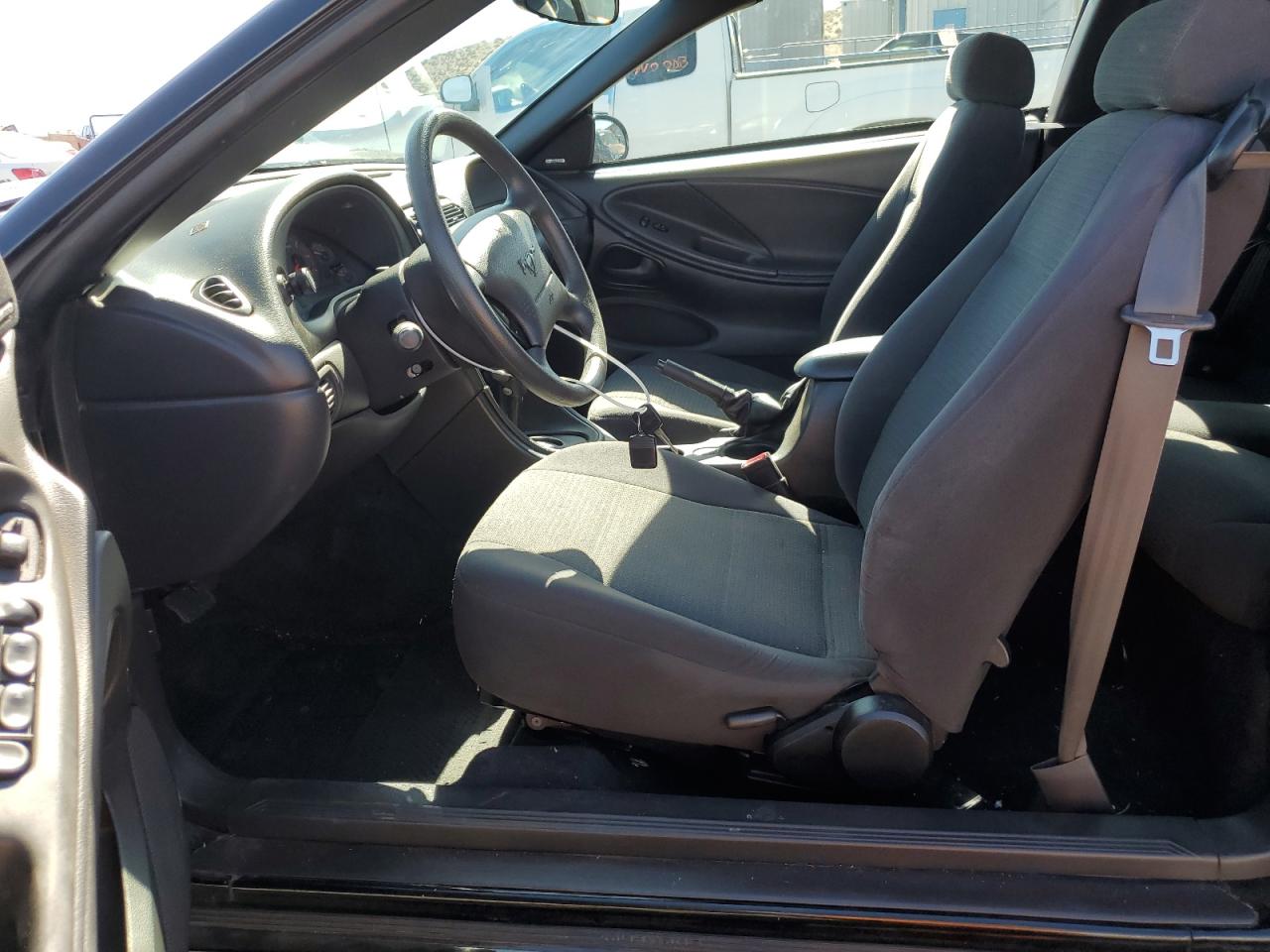 1FAFP44421F142736 2001 Ford Mustang