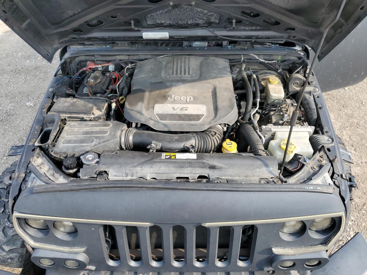 1C4HJWDG1FL692142 2015 Jeep Wrangler Unlimited Sport