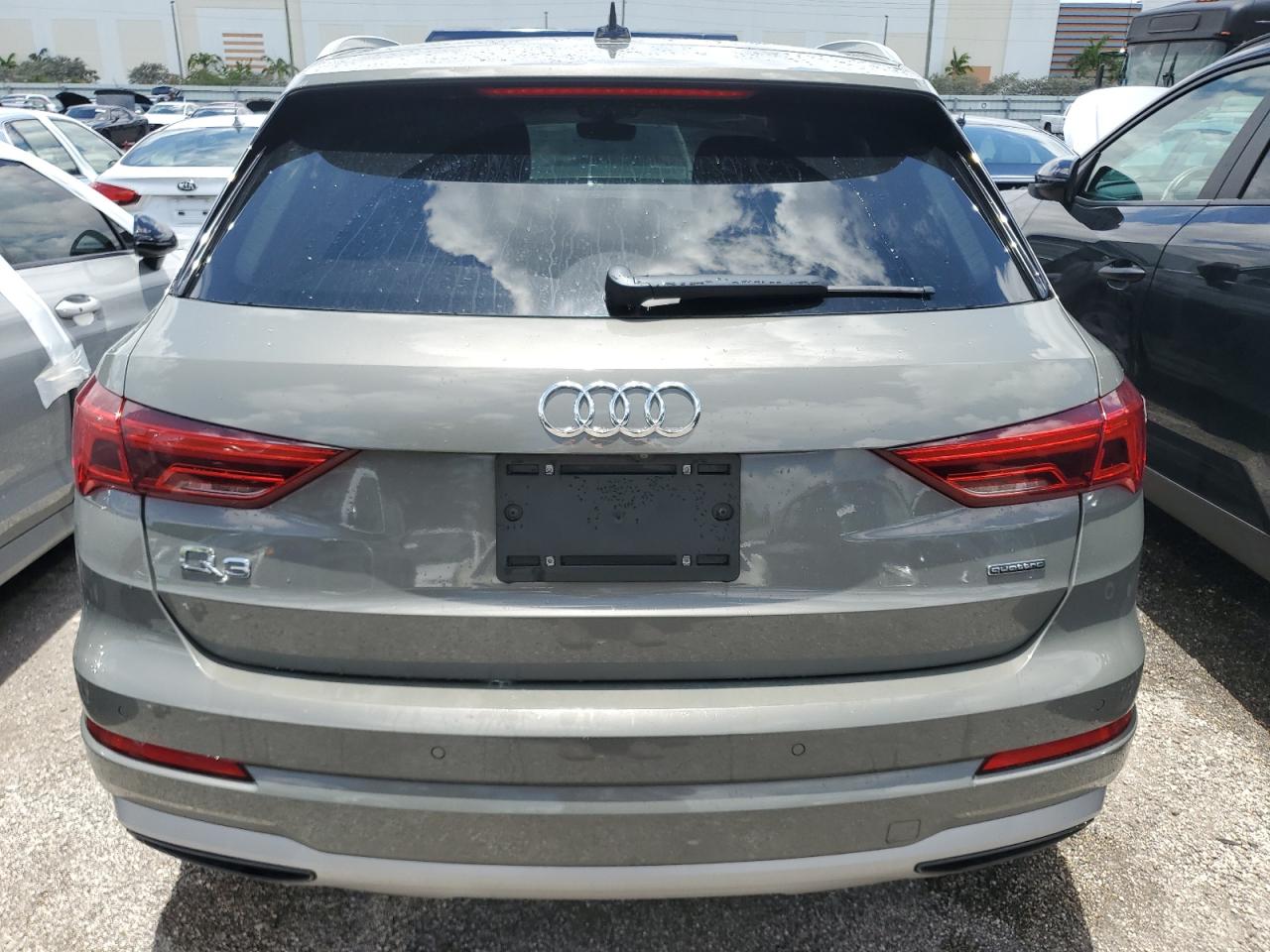 WA1AECF38L1051845 2020 Audi Q3 Premium