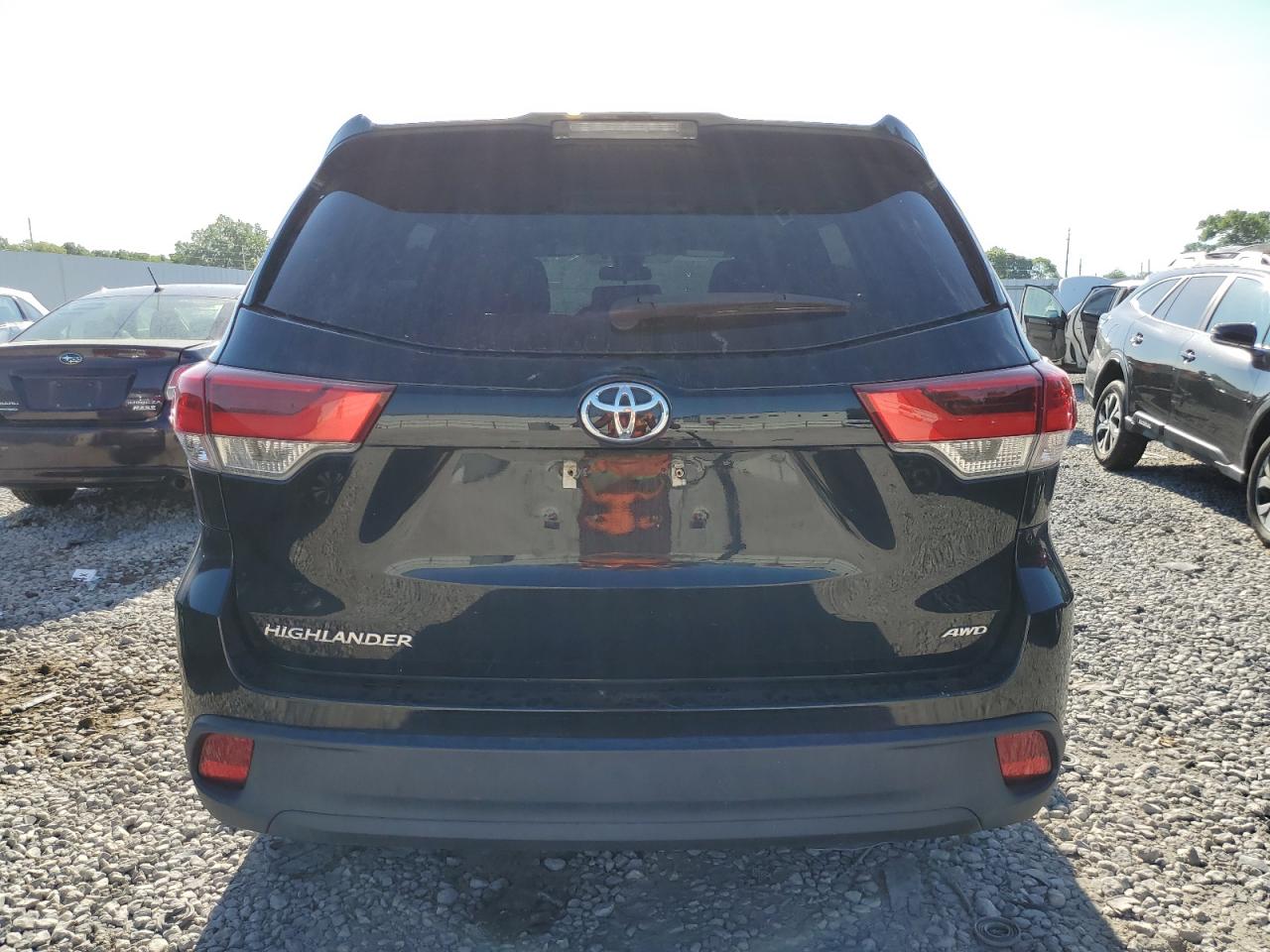 5TDBZRFH3HS427990 2017 Toyota Highlander Le