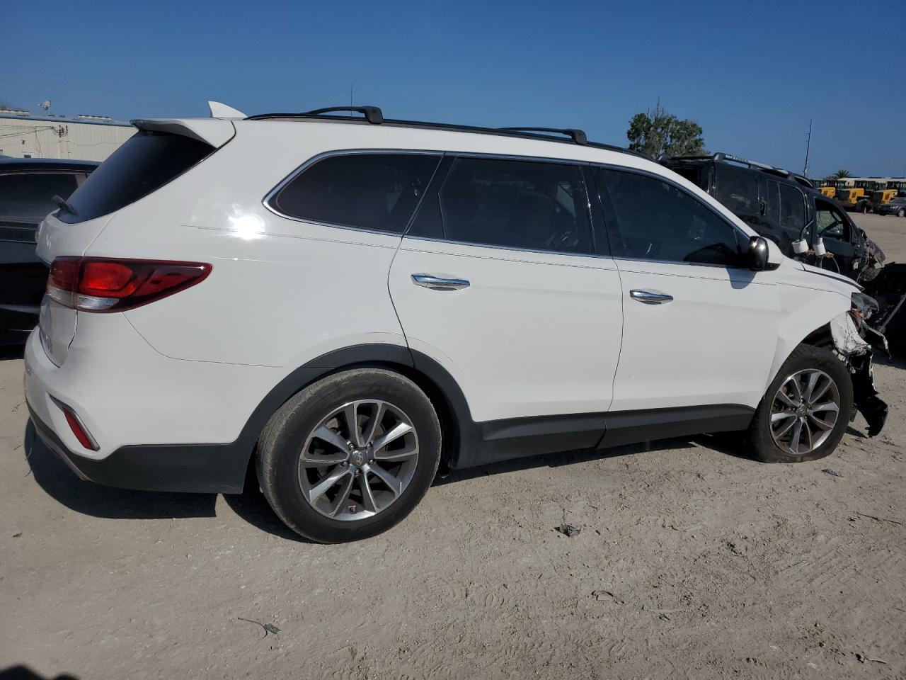 KM8SM4HF4HU244991 2017 Hyundai Santa Fe Se