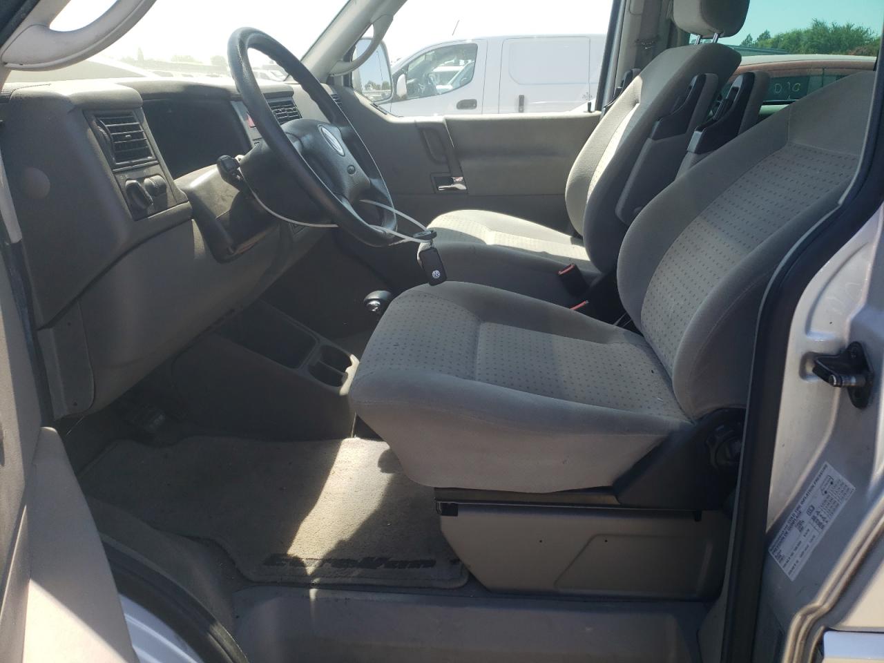 WV2KB47021H157162 2001 Volkswagen Eurovan Gls