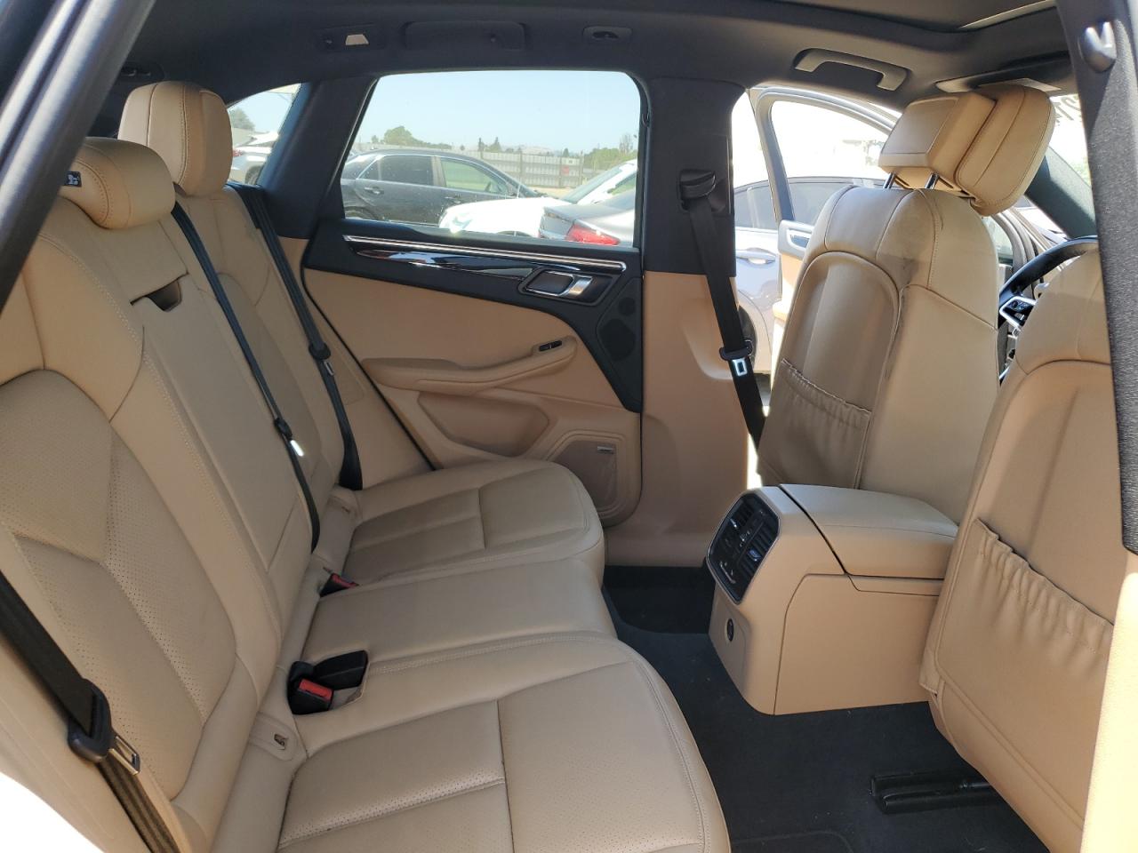 WP1AA2A50JLB19284 2018 Porsche Macan