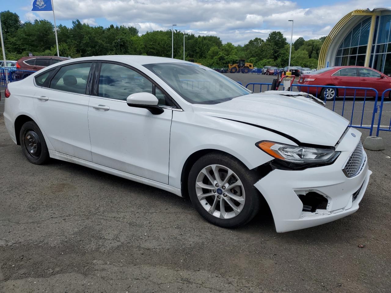 3FA6P0HD4KR218478 2019 Ford Fusion Se