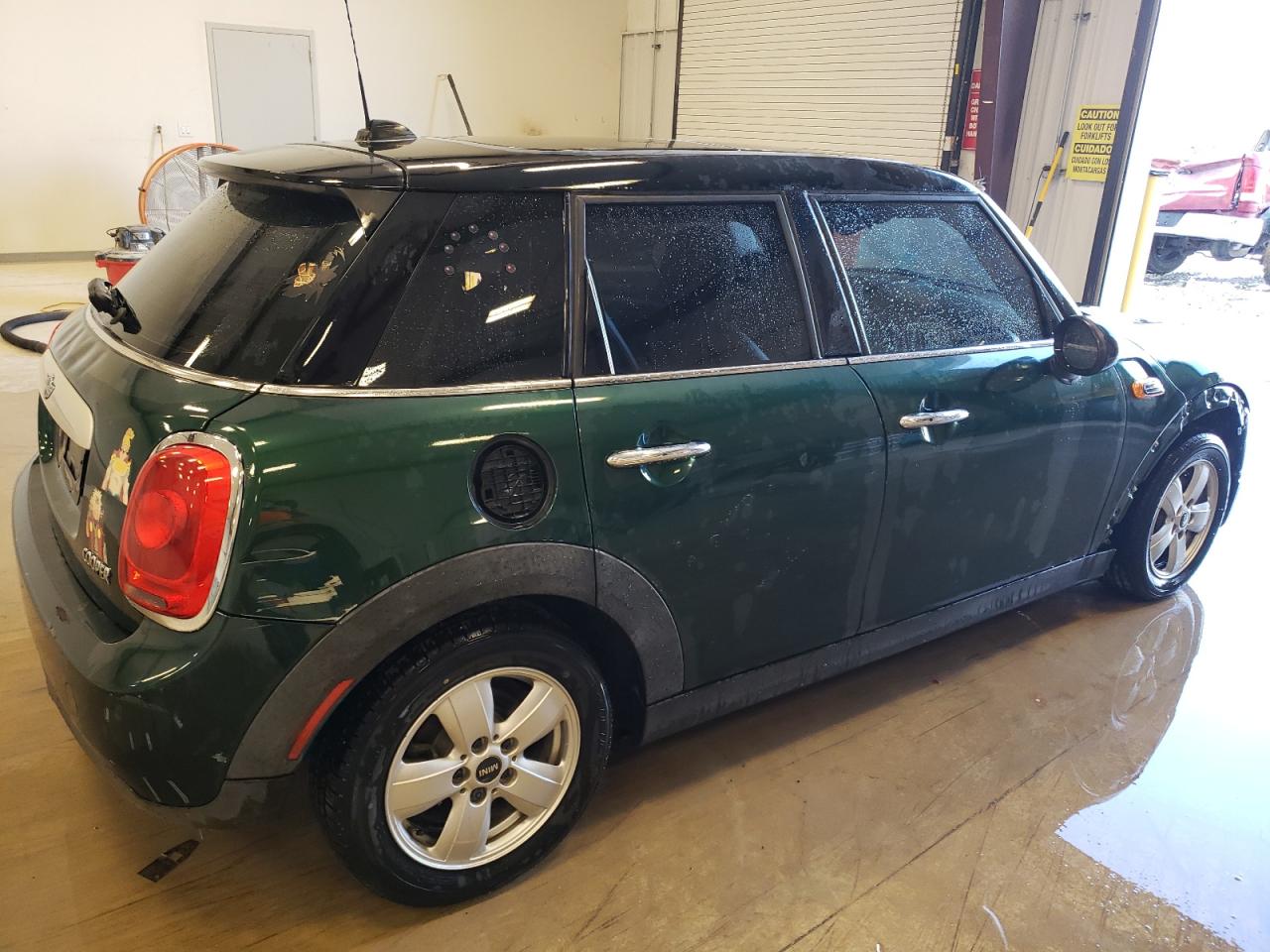 2015 Mini Cooper vin: WMWXS5C56FT830323