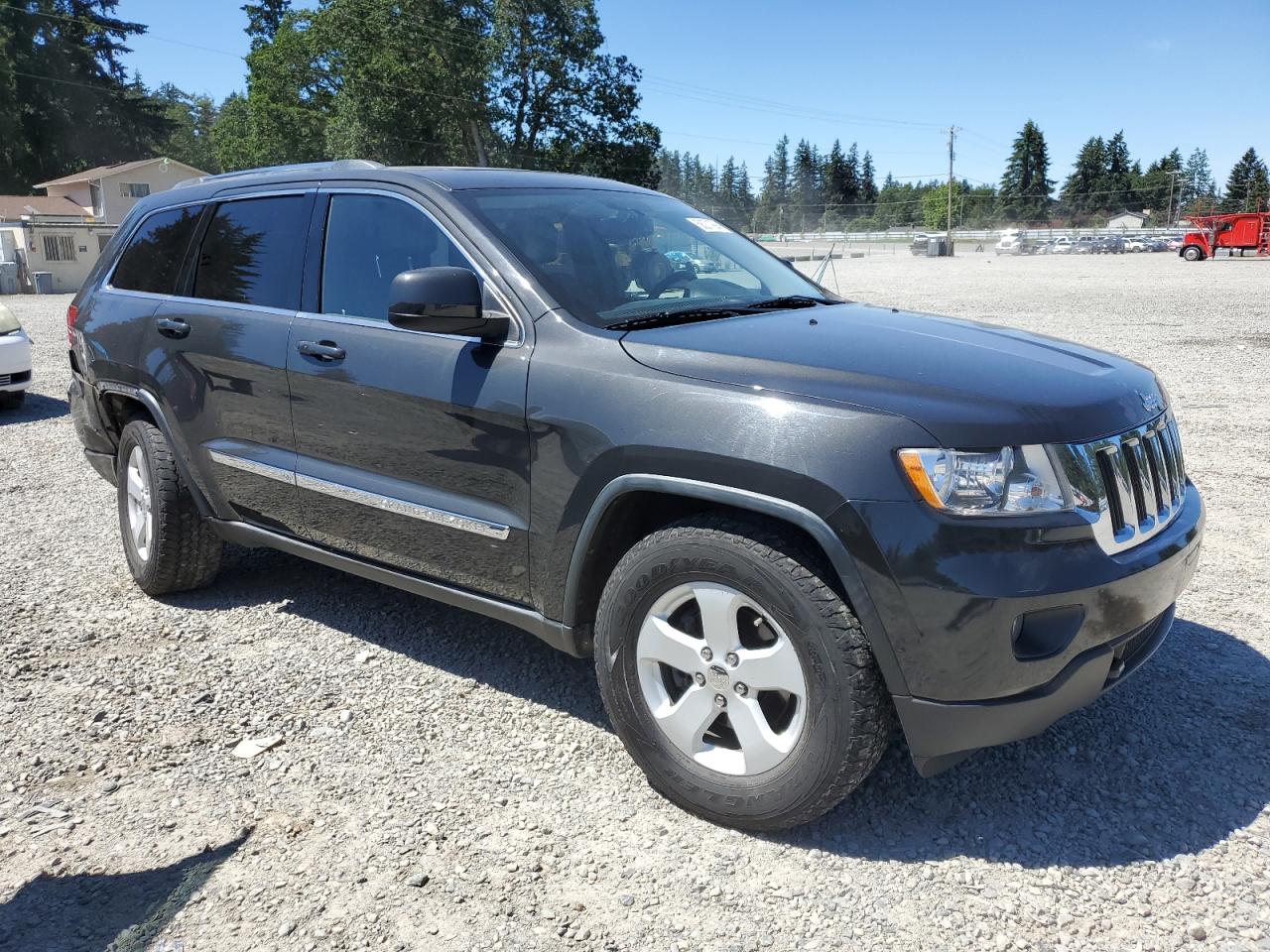 1J4RR4GT2BC542121 2011 Jeep Grand Cherokee Laredo