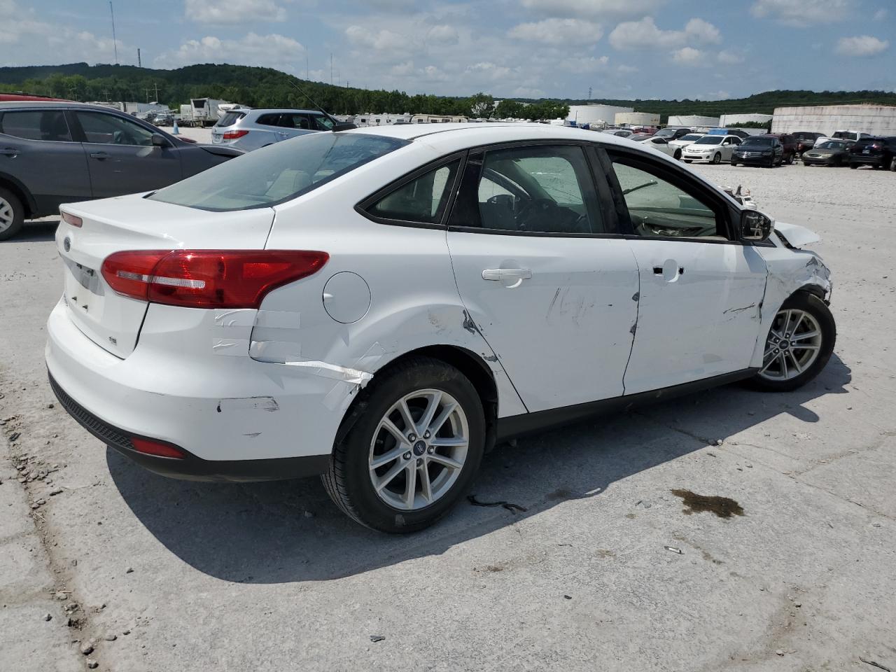 2017 Ford Focus Se vin: 1FADP3F27HL342004