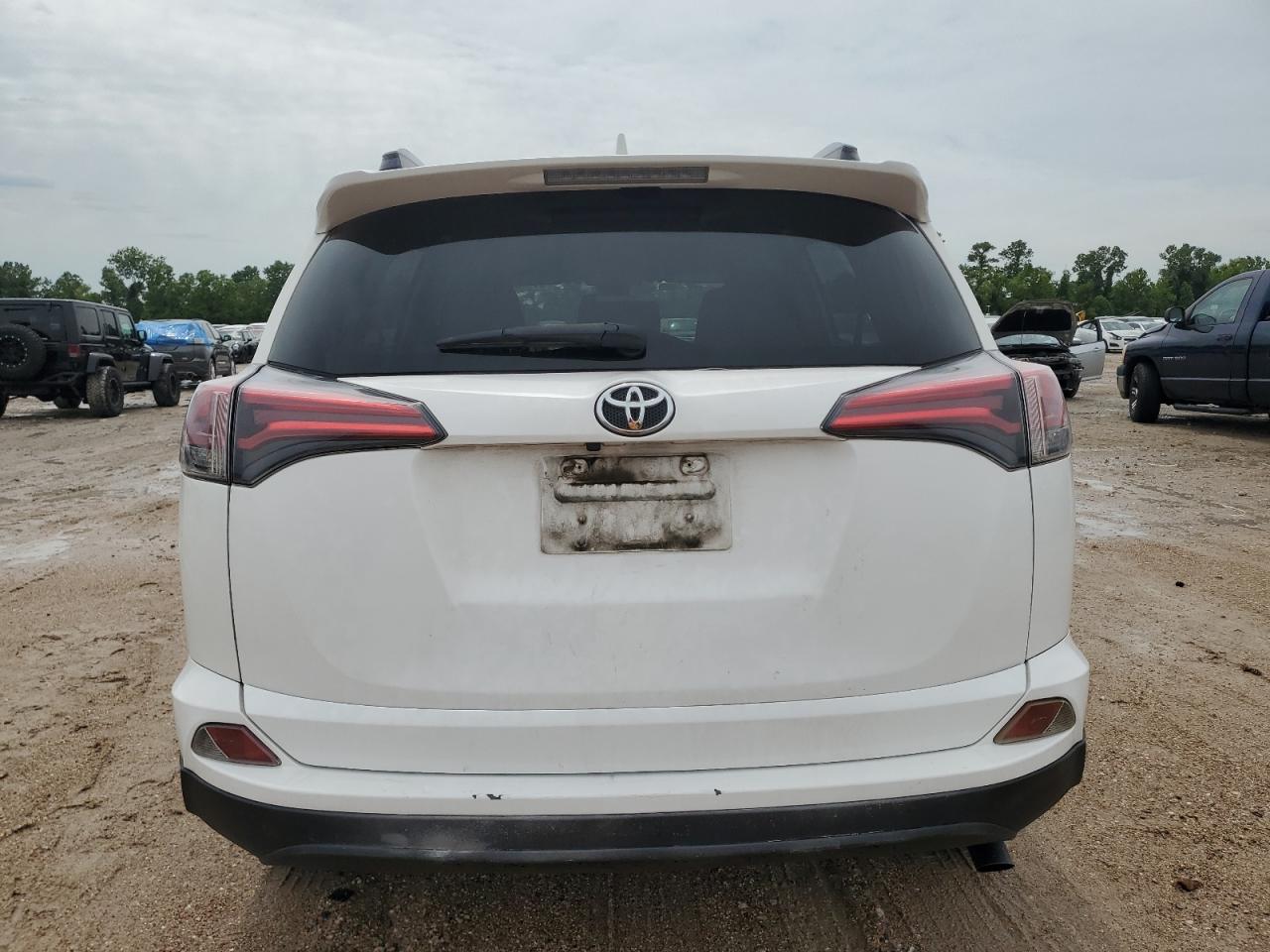 JTMZFREV0HJ114343 2017 Toyota Rav4 Le