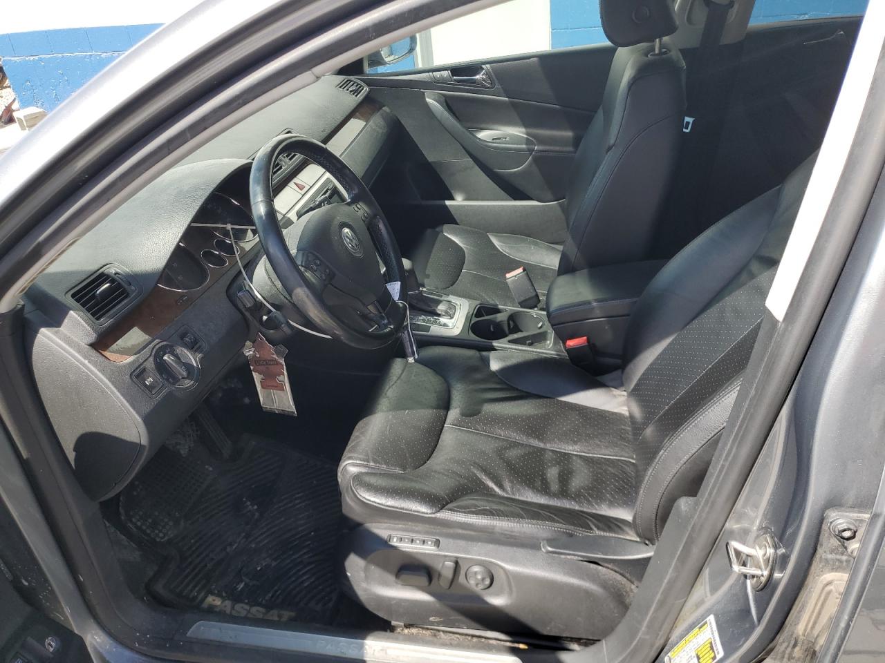 WVWEK73C68E137814 2008 Volkswagen Passat Lux