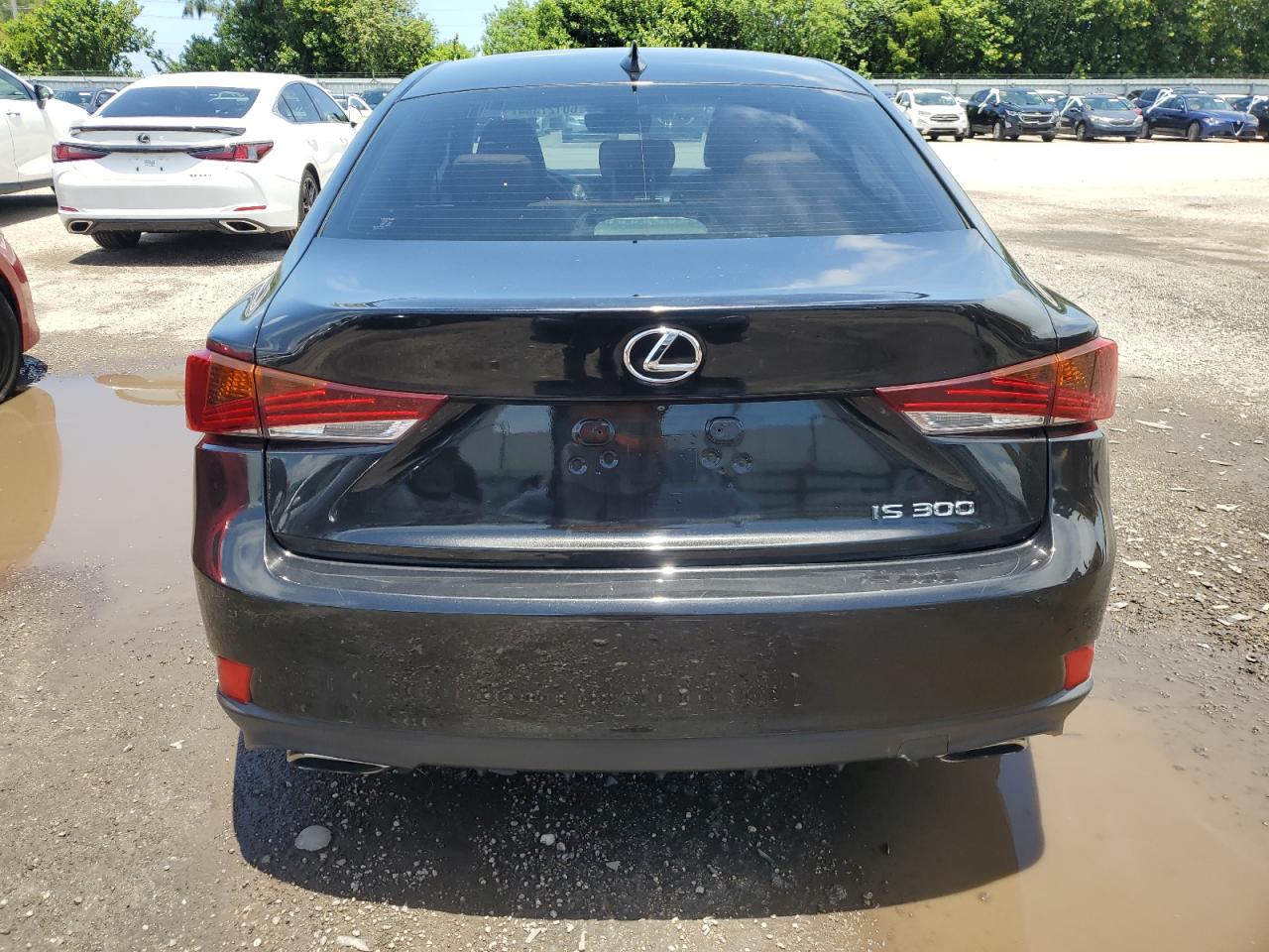 JTHBA1D21J5069032 2018 Lexus Is 300