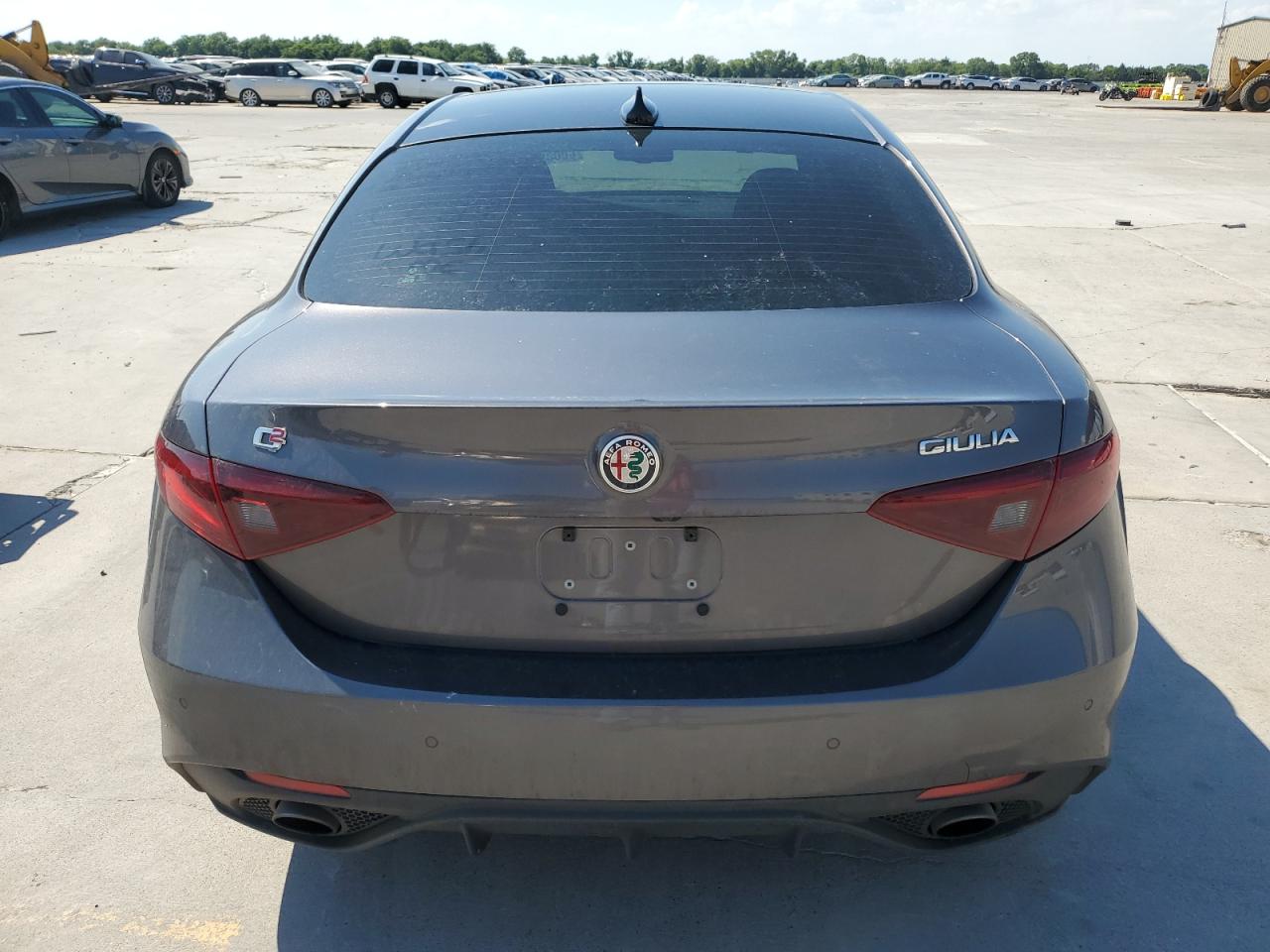 ZARFAECN7J7581376 2018 Alfa Romeo Giulia Ti