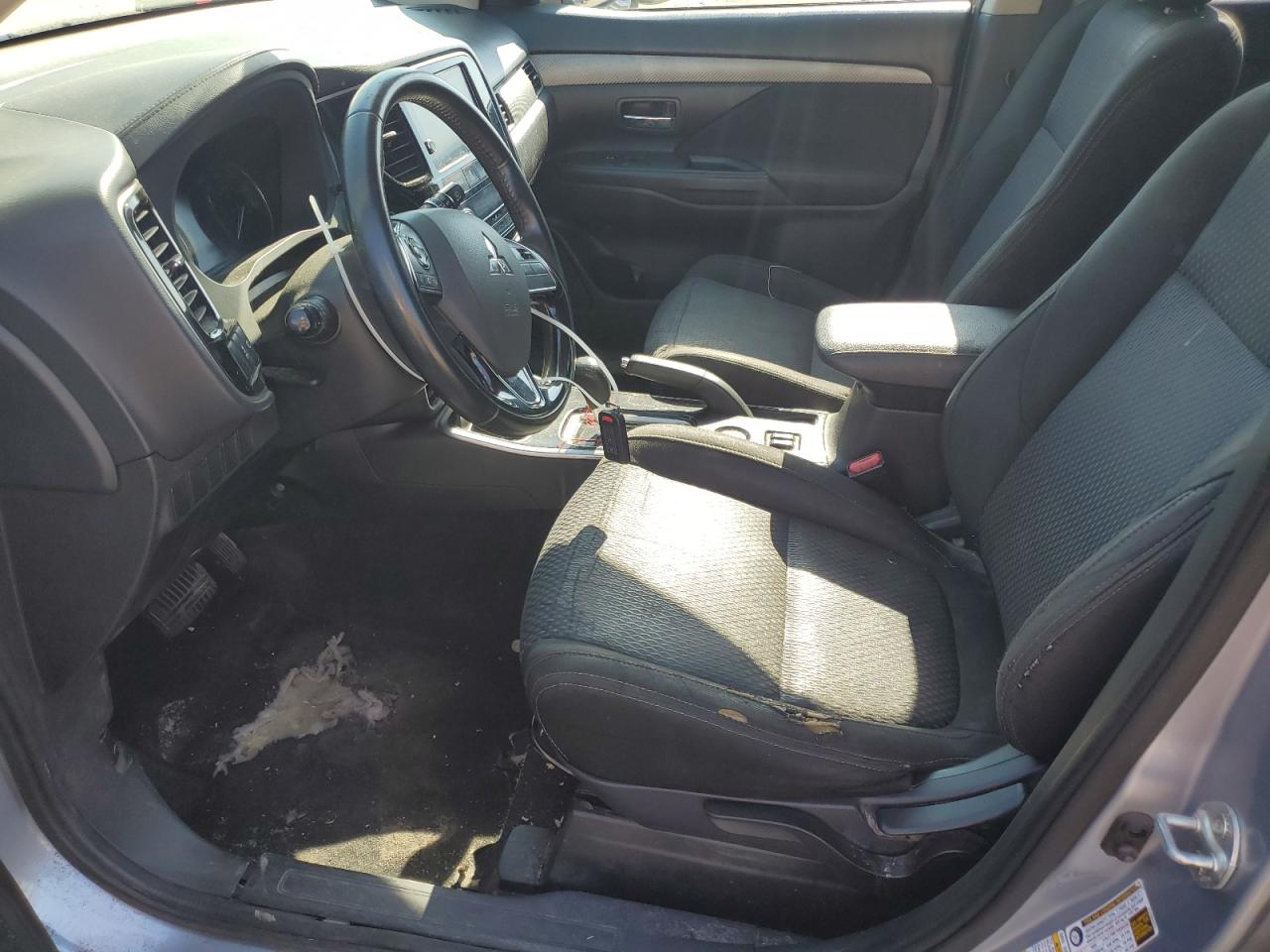 JA4AD3A36HZ025392 2017 Mitsubishi Outlander Se