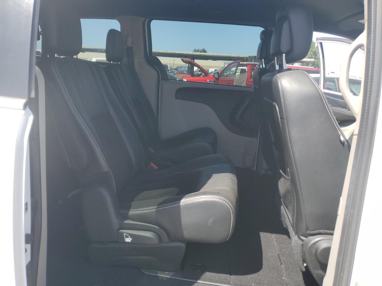 2C4RDGCGXJR320138 2018 Dodge Grand Caravan Sxt