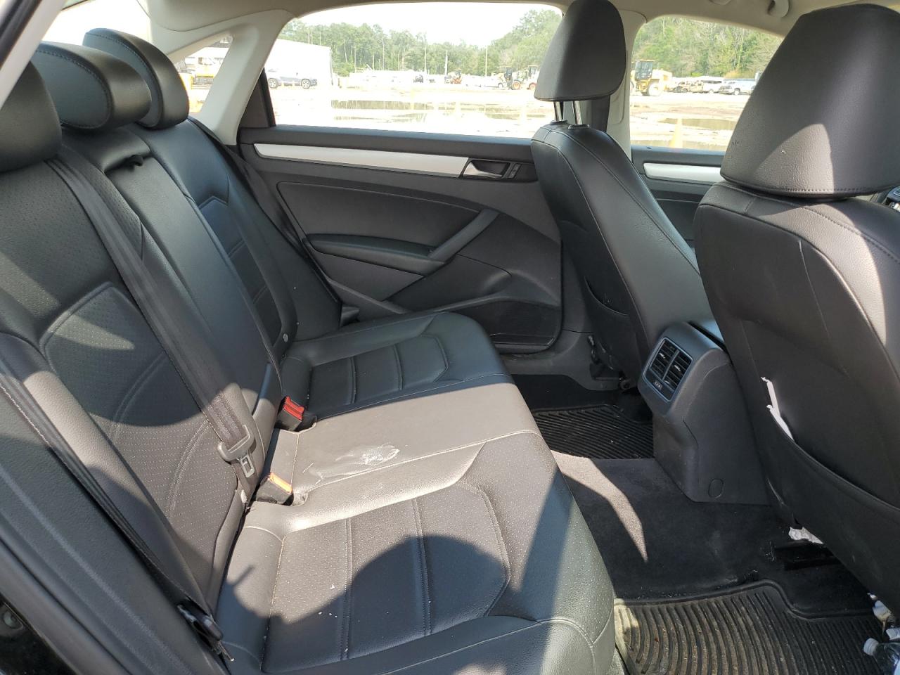 1VWBP7A39DC046224 2013 Volkswagen Passat Se