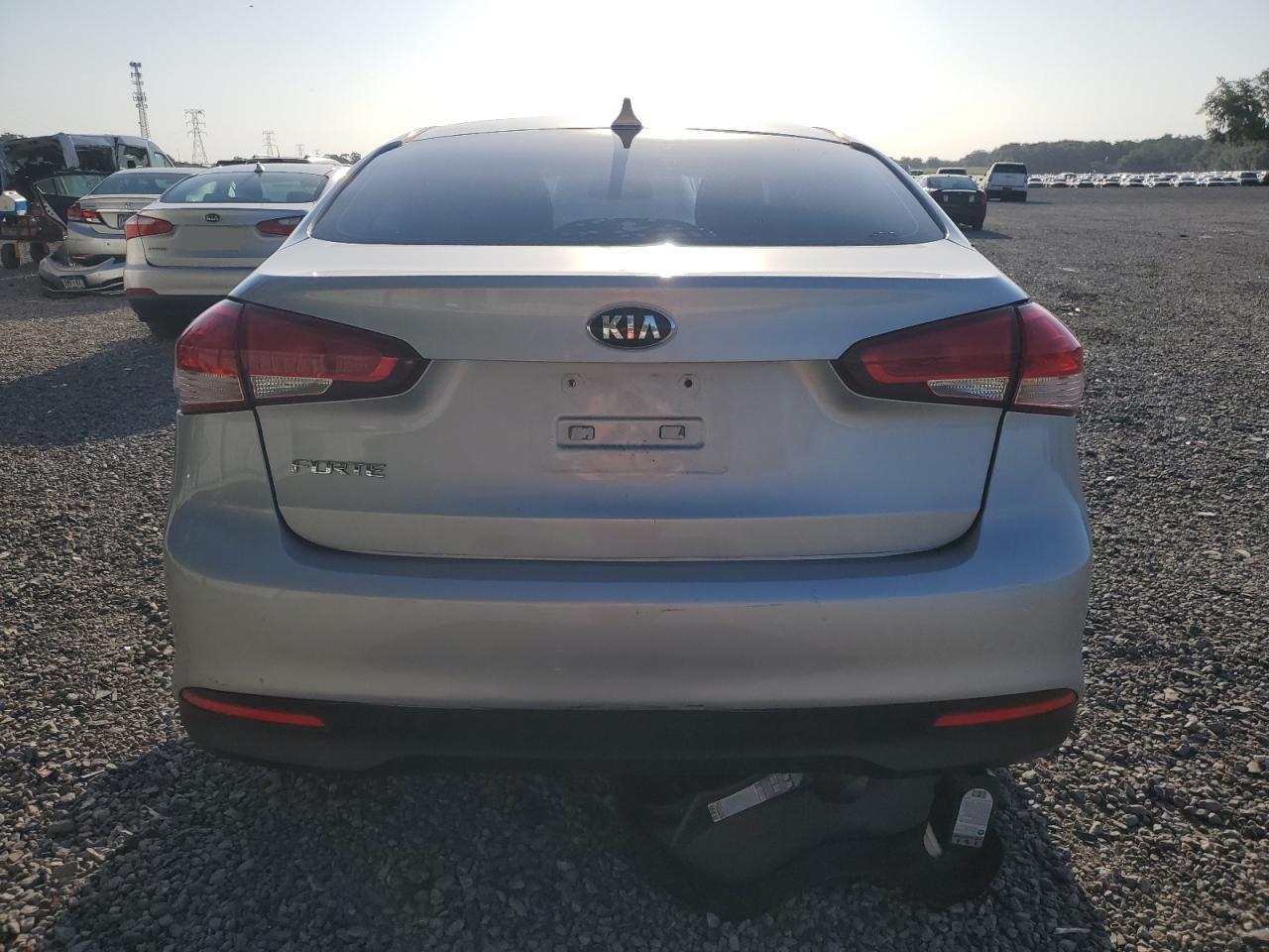 3KPFK4A77JE169514 2018 Kia Forte Lx