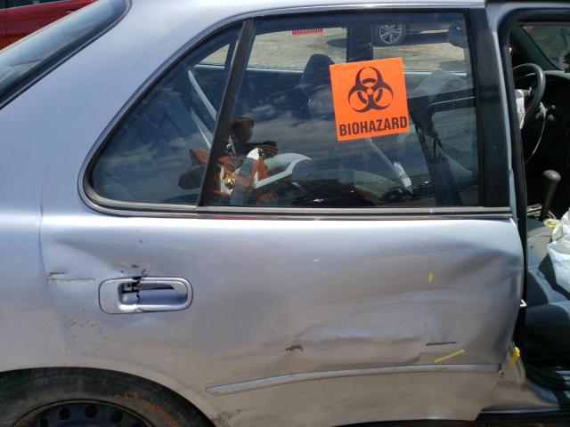 1995 Toyota Camry Le VIN: 4T1SK12E9SU628275 Lot: 57973524