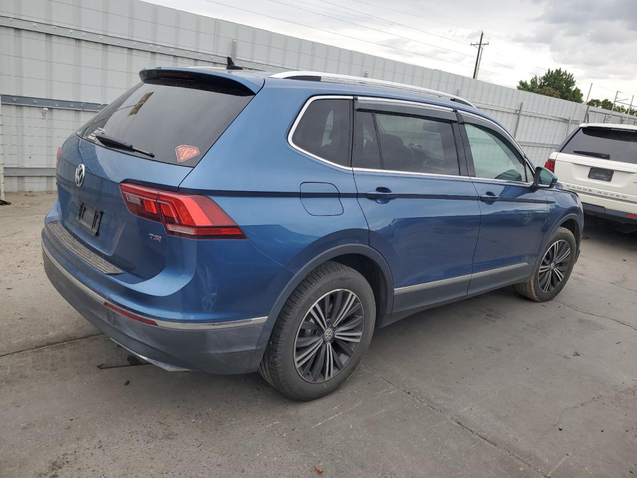 3VV3B7AX8JM165953 2018 Volkswagen Tiguan Se