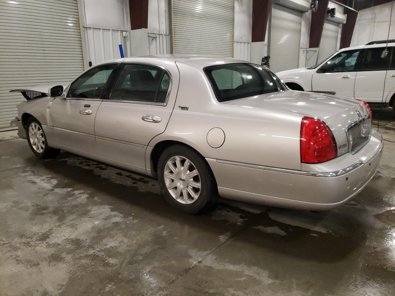 2LNBL8CV9BX759204 2011 Lincoln Town Car Signature Limited