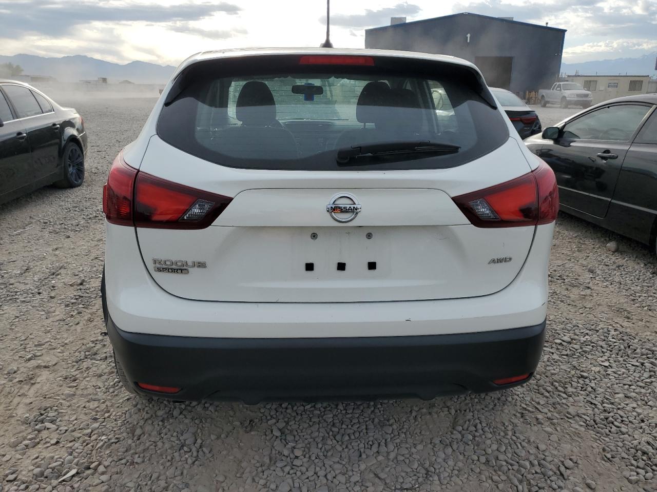 JN1BJ1CR9JW280945 2018 Nissan Rogue Sport S