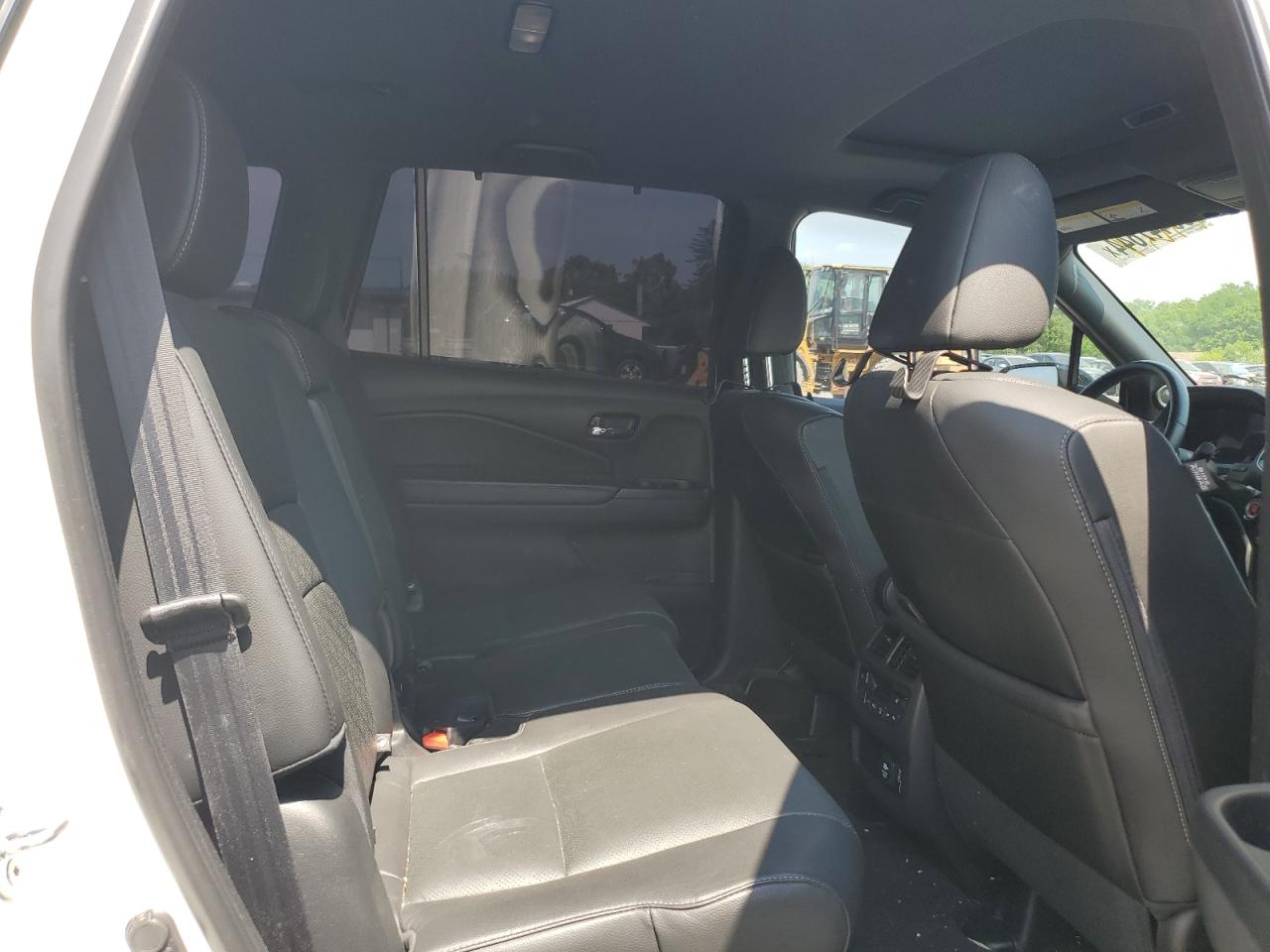 5FNYF8H09KB014357 2019 Honda Passport Elite