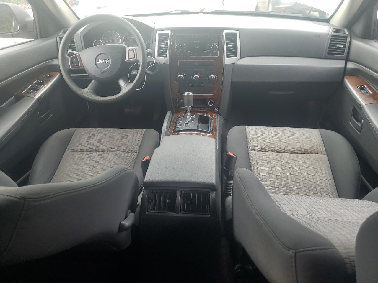 1J8GS48K68C229498 2008 Jeep Grand Cherokee Laredo