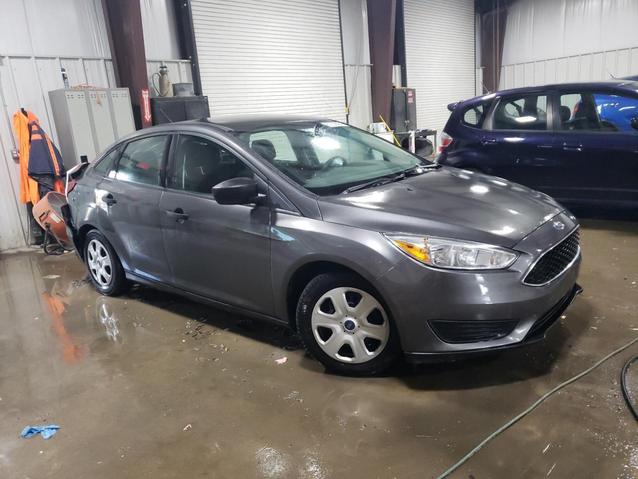 2015 Ford Focus S vin: 1FADP3E26FL383402