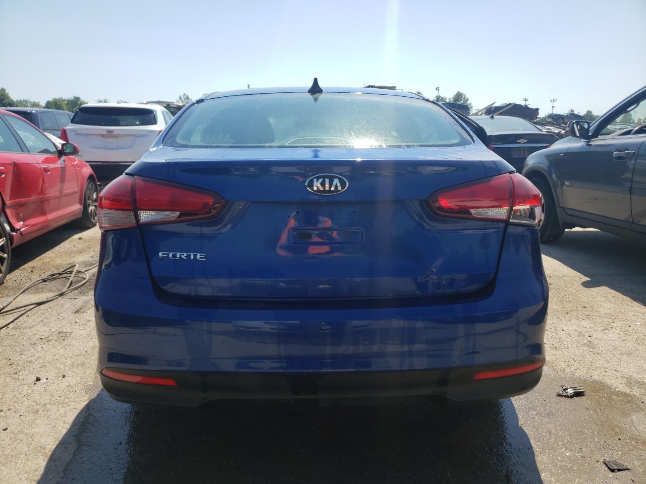 3KPFK4A7XJE254833 2018 Kia Forte Lx