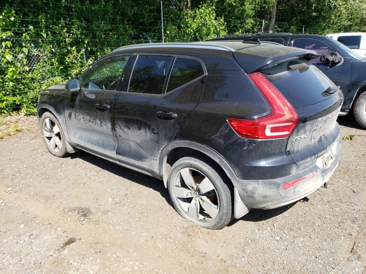 Lot #2641032176 2021 VOLVO XC40 T5 MO