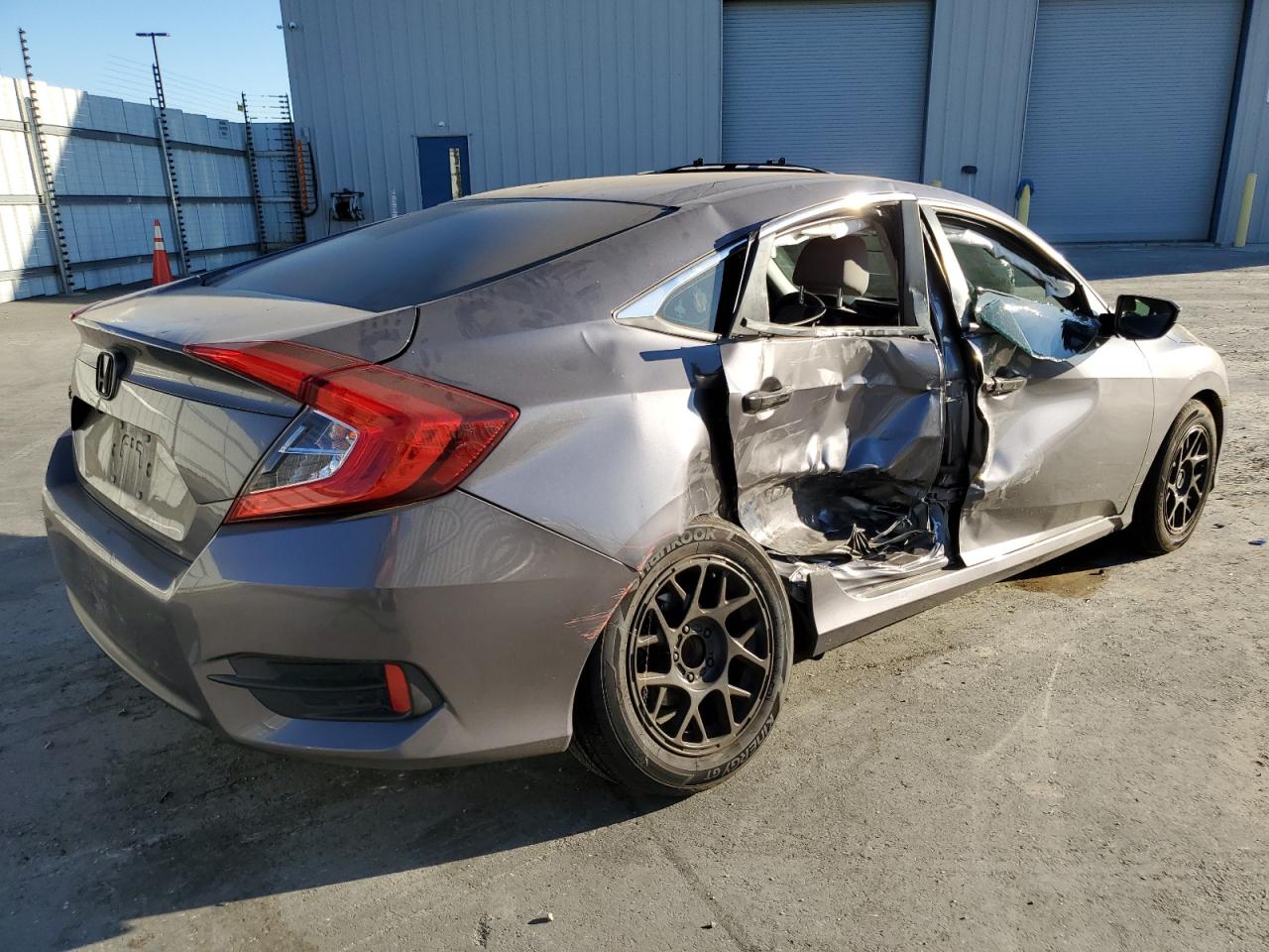 2018 Honda Civic Lx vin: 2HGFC2F57JH520579