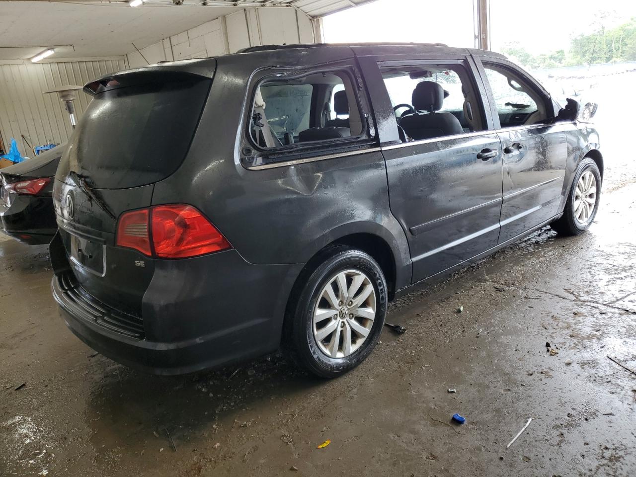 2C4RVABG4CR392094 2012 Volkswagen Routan Se