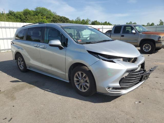 5TDJRKECXMS025872 2021 Toyota Sienna Xle