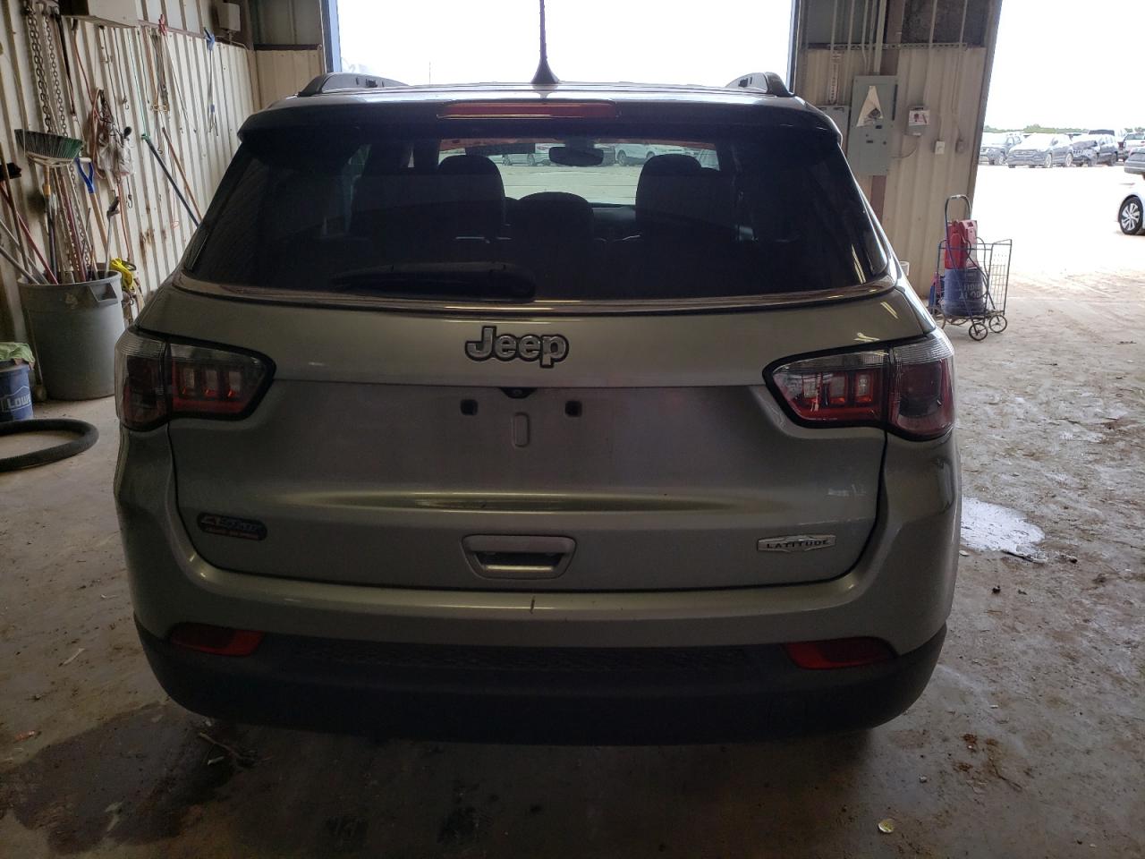 3C4NJCBB5JT233704 2018 Jeep Compass Latitude