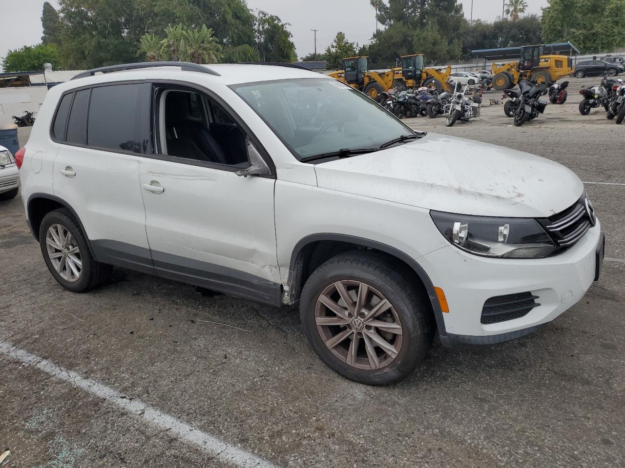 WVGAV7AX3HK046976 2017 Volkswagen Tiguan S